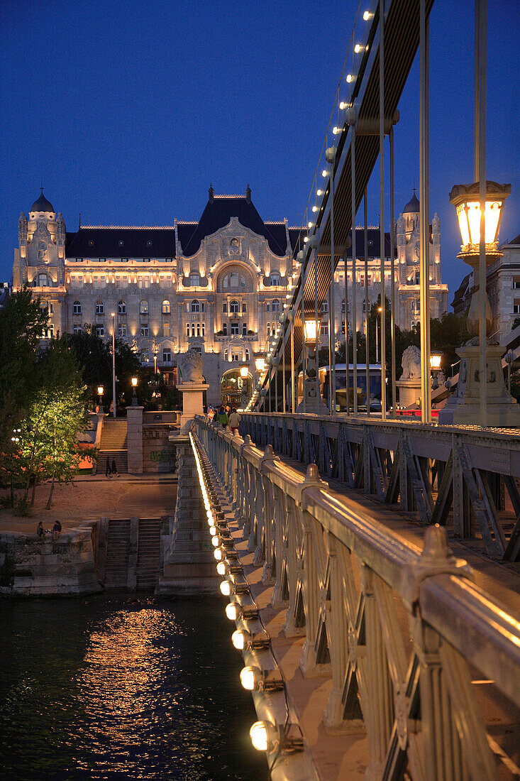 Hungary, Budapest, Chain Bridge, Gresham Palace, Danube River
