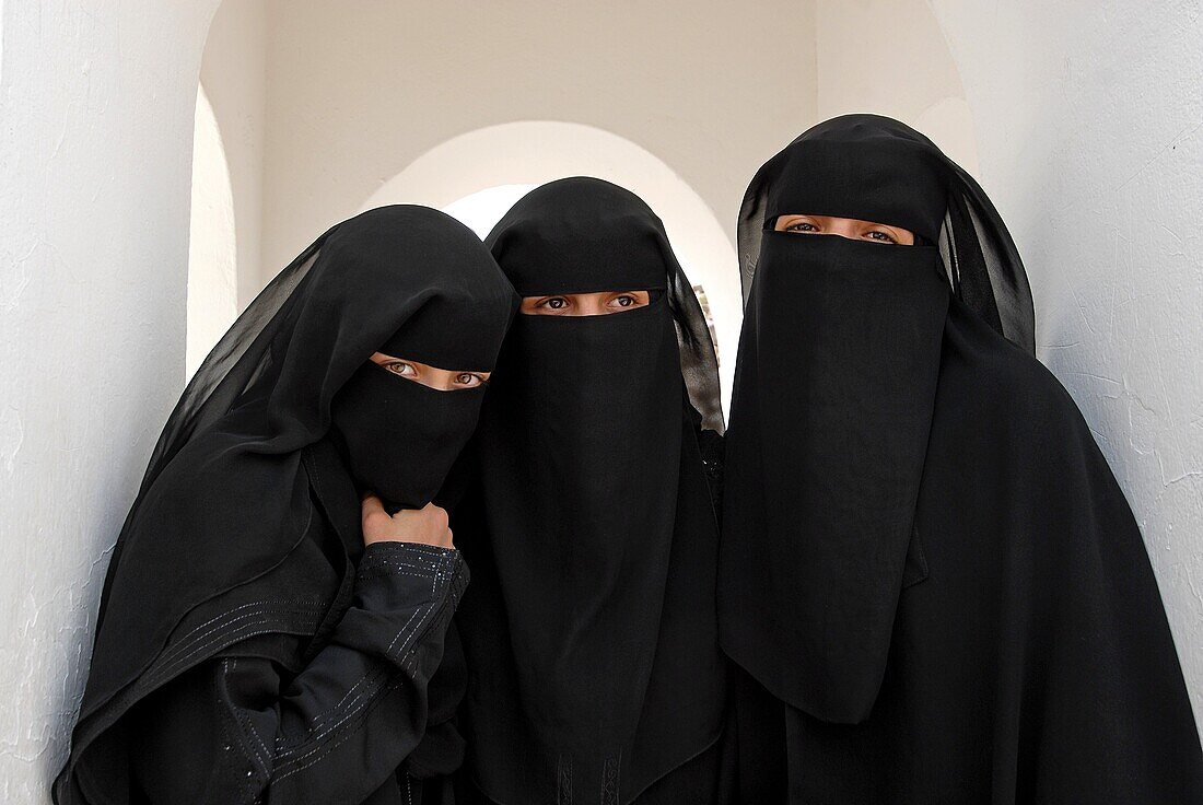 YEMEN, AL HOTEIB, Muslim women