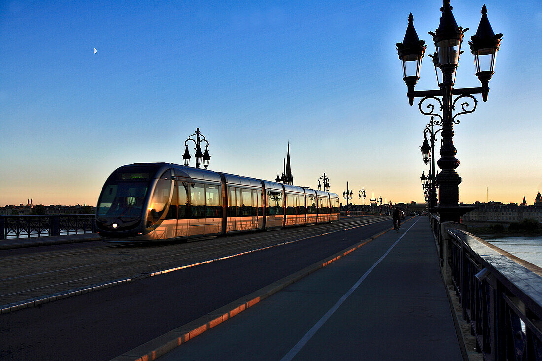 France, Gironde (33) Bordeaux, Tram on the Pont de Pierre (bridge stone), Unesco World Heritage 2007