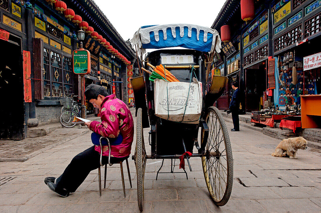 China, Shanxi, Pingyao, street scene