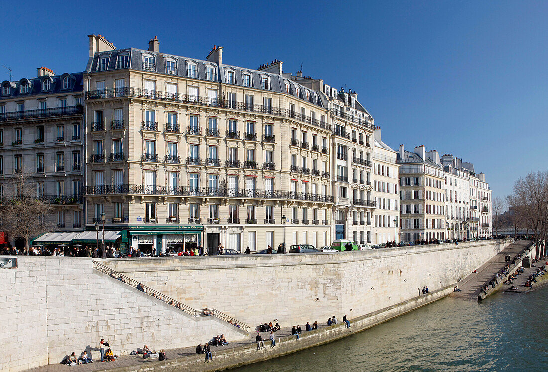 France, Paris, St Louis island and river Seine