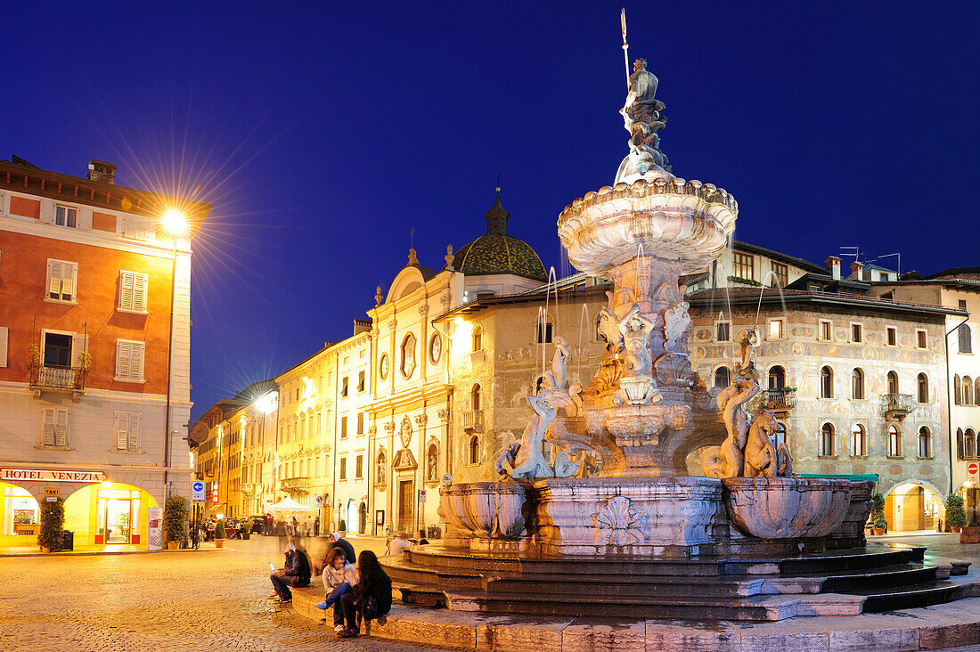 Illuminated fountain on the town square in Trento, Trento, Trentino, Italy, Europe