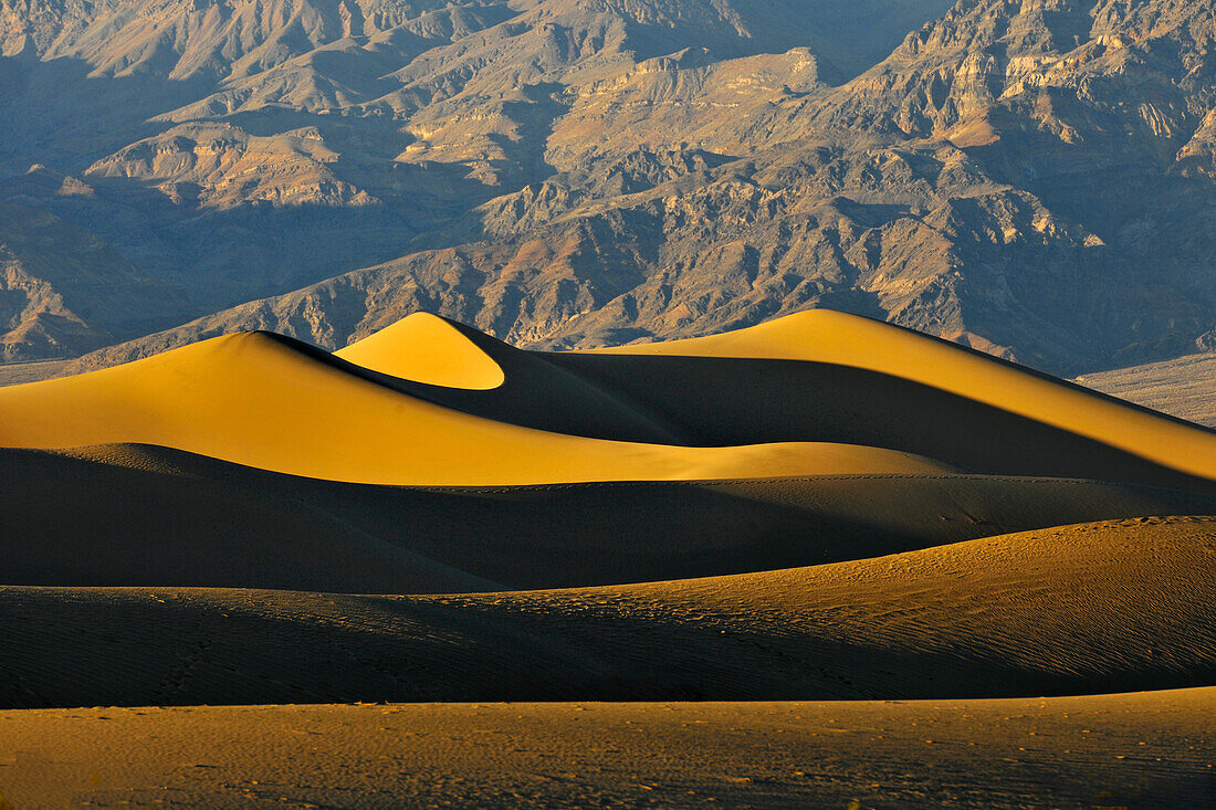 Sanddünen, Stovepipe Wells, Death Valley Nationalpark, der trockenste Nationalpark in den USA, Internationales Biosphärenreservat, Kalifornien, USA