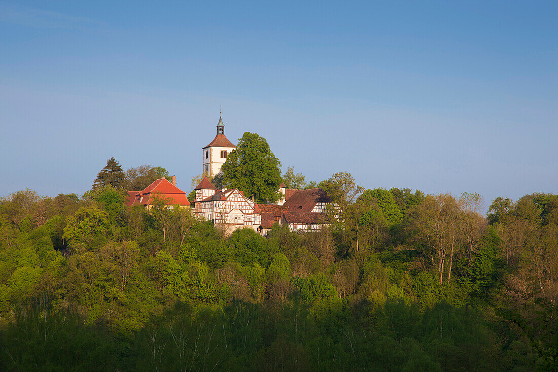 Die Stöckenburg im Wald, Vellberg, Hohenloher Land, Baden-Württemberg, Deutschland, Europa