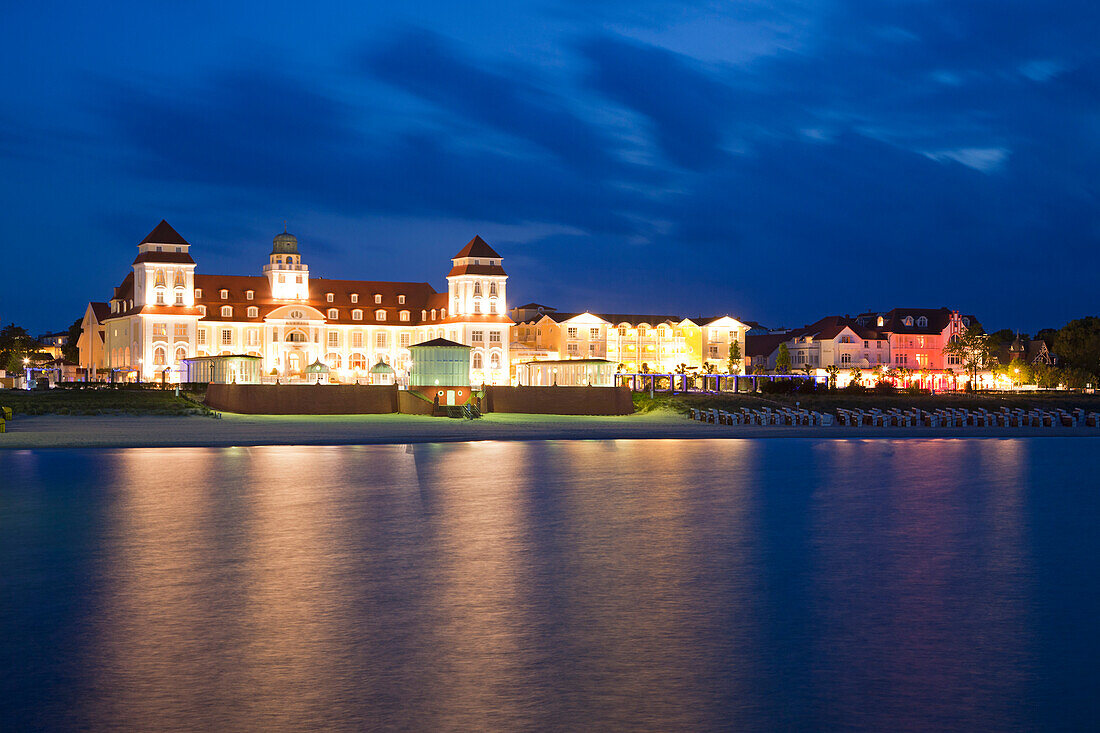 View over the beach towards the Spa Hotel in the evening, Binz seaside resort, Ruegen island, Baltic Sea, Mecklenburg-West Pomerania, Germany