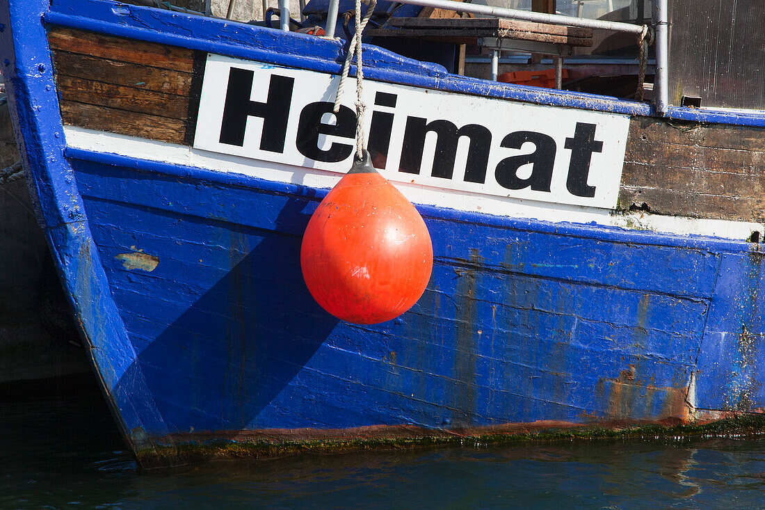 Fischkutter „Heimat“ im Hafen von Sassnitz, Insel Rügen, Ostsee, Mecklenburg-Vorpommern, Deutschland