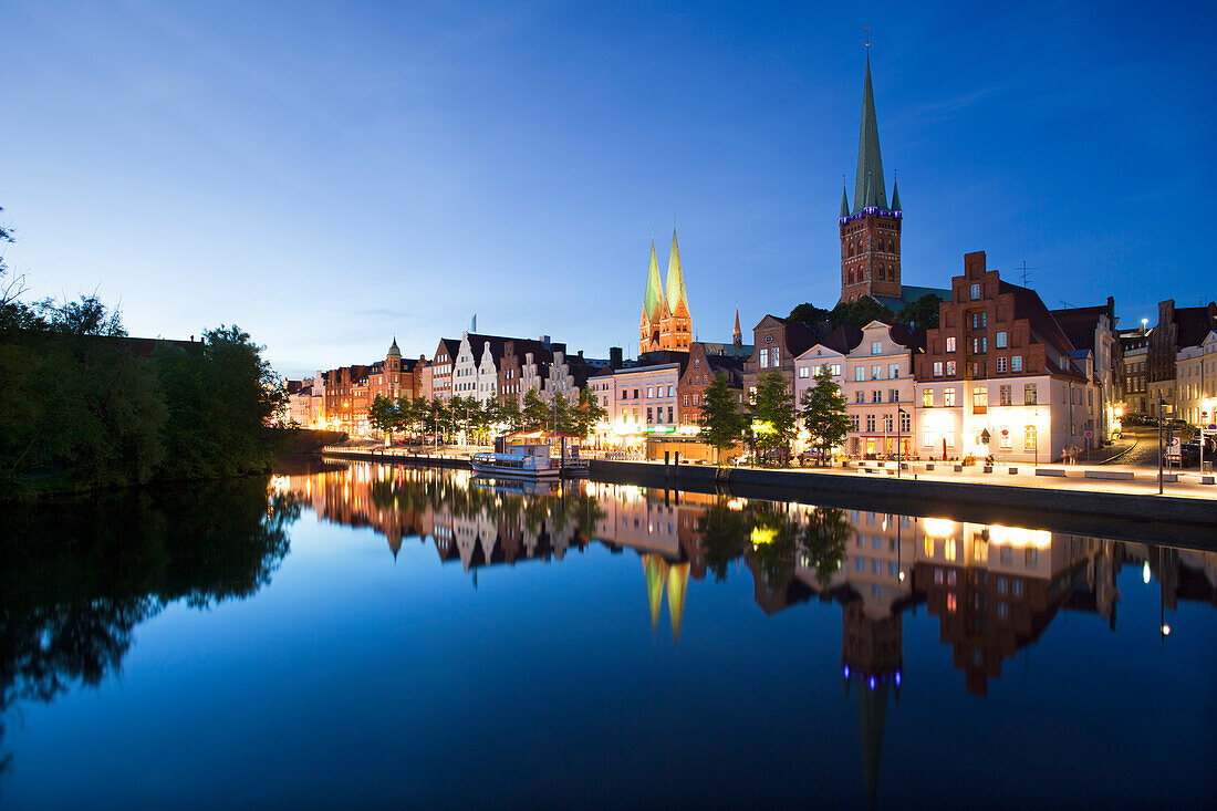 View over the Trave river to the old town of Luebeck with St Mary´s church and church of St Petri, Hanseatic city of Luebeck, Baltic Sea, Schleswig-Holstein, Germany