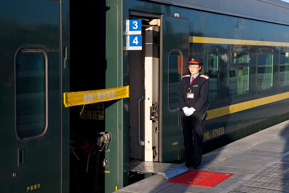 Die Qinghai-Tibet-Bahn von Xining nach Lhasa, höchstegelegene Bahnstrecke der Erde, autonomes Gebiet Tibet, Volksrepublik China