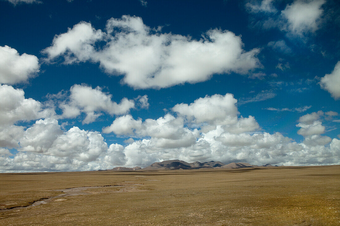 Landscape at the Tibetan Plateau, Tibet Autonomous Region, People's Republic of China