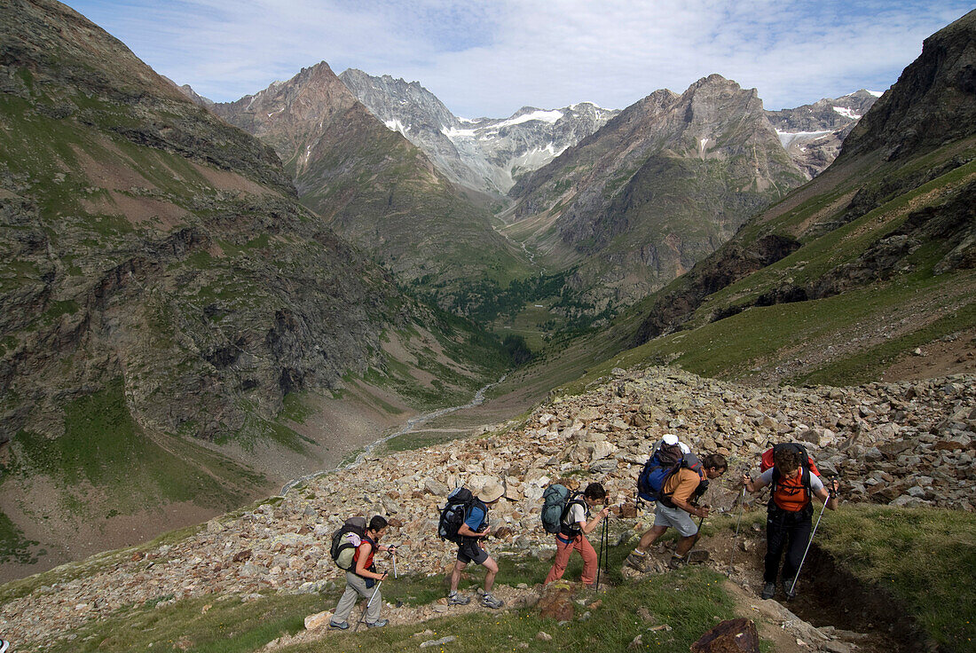 IN*Italy, Aosta valley, Val Cournera, Prarayer, trekkers