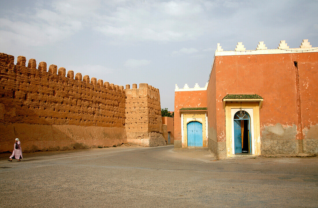 Africa, Maghreb, North africa,Morocco, Tiznit, the big mosque and the ramparts of  the medina