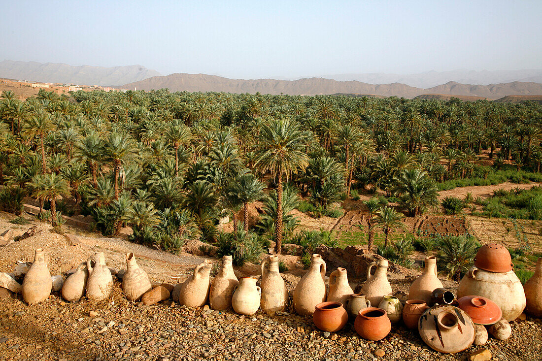 Africa, Maghreb, North africa, Morocco,  Draa valley, pottery and palm grove between Agdz and Zagora