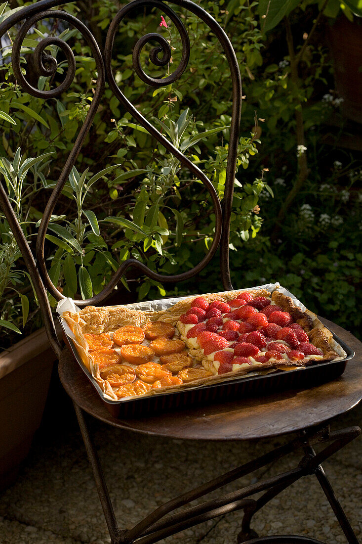 Strawberries and apricots tart