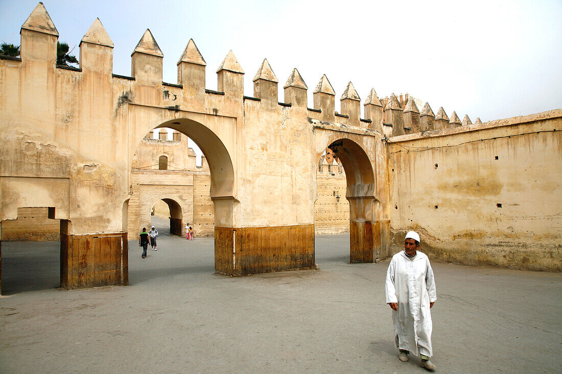 Africa, Maghreb, North africa,Morocco, Fès Jdid,   ramparts and Bab Dhaken gate (unesco world heritage)