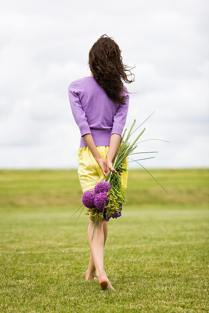 Young woman holding a bouquet of flowers