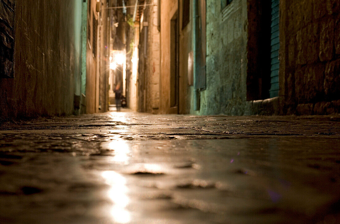 Croatia, Dubrovnik, little street by night