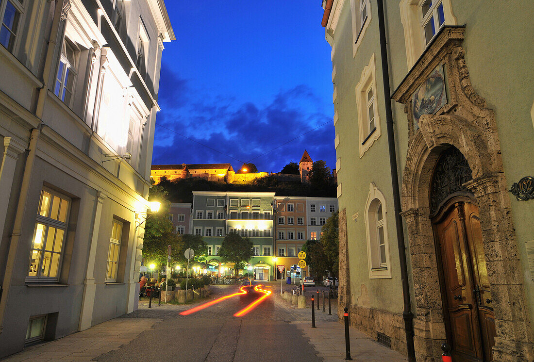 View of square Stadtplatz with castle in the evening, Burghausen, Bavaria, Germany, Europe