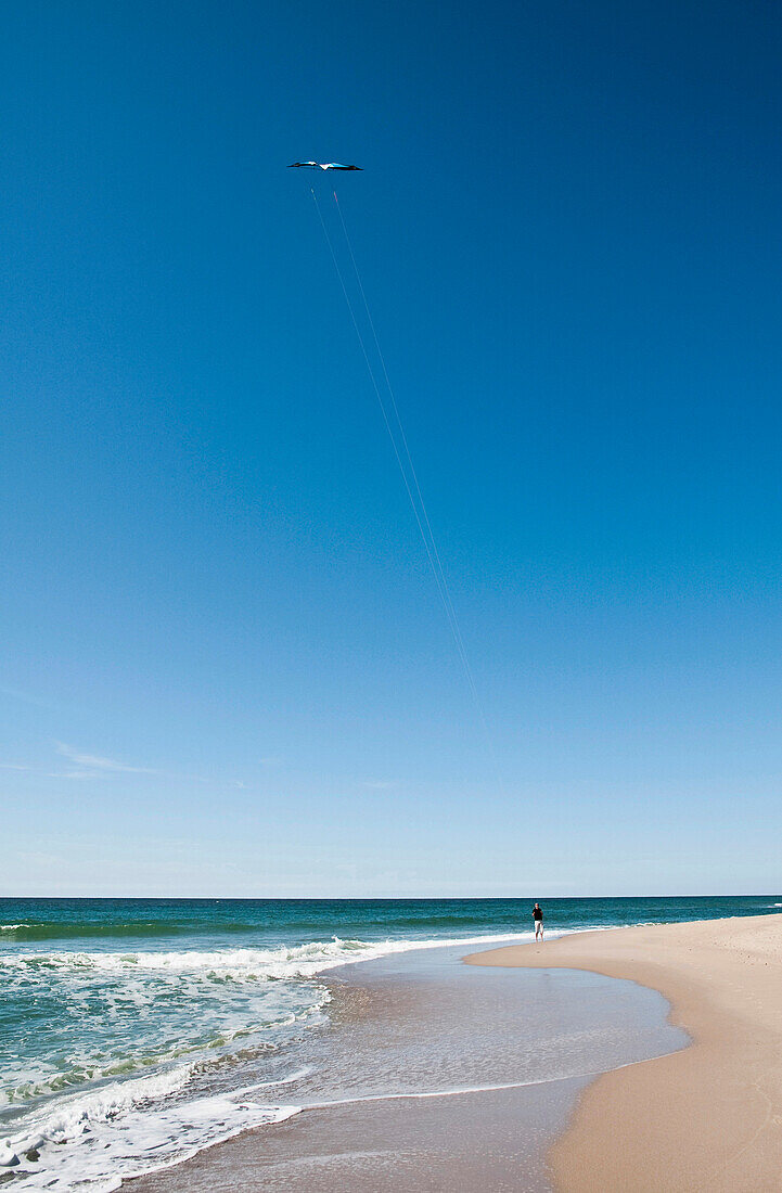 Man with a kite on the beach, Island of Sylt, Schleswig Holstein, Germany, Europe