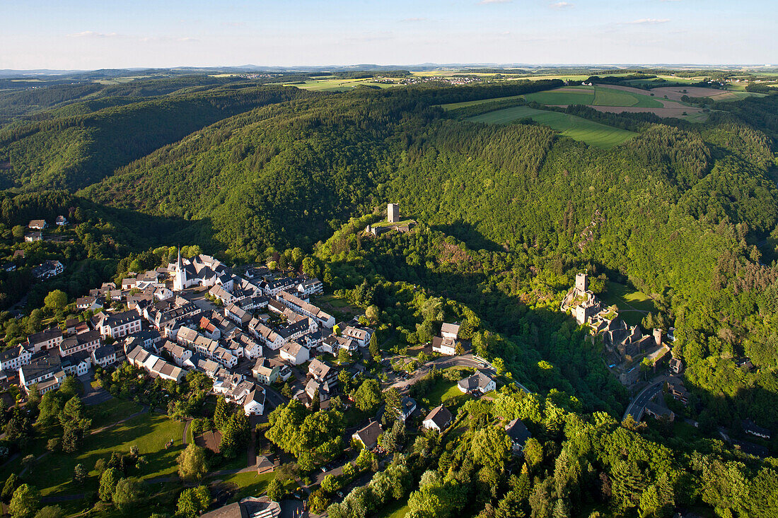 Aerial view of castle ruins Niederburg and Oberburg Manderscheid, Lieser valley, Manderscheid, Eifel, Rhineland Palatinate, Germany, Europe