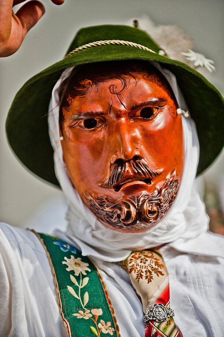 Schellenrührer mit Maske, Mittenwald, Bayern, Deutschland, Europa