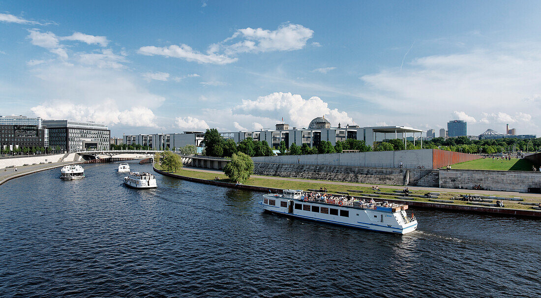 Spree, Bundestag im Hintergrund, Potsdamer Platz, Mitte, Berlin, Deutschland