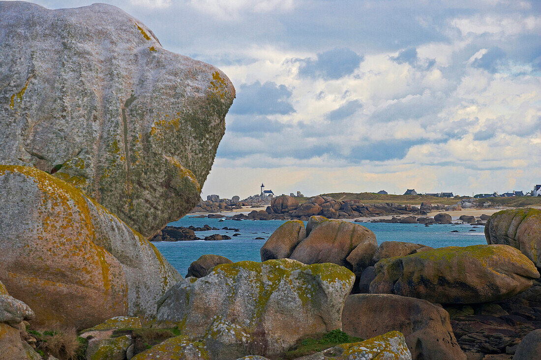 Felsenküste bei Ménéham, Finistère, Bretagne, Frankreich, Europa