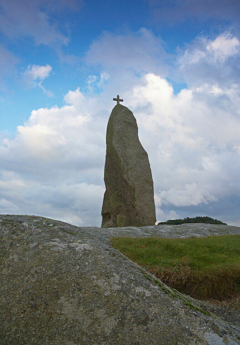 Menhir with cross on top, Menhir de Men Marz, Brignogan Plage, Finistere, Bretagne, France, Europe