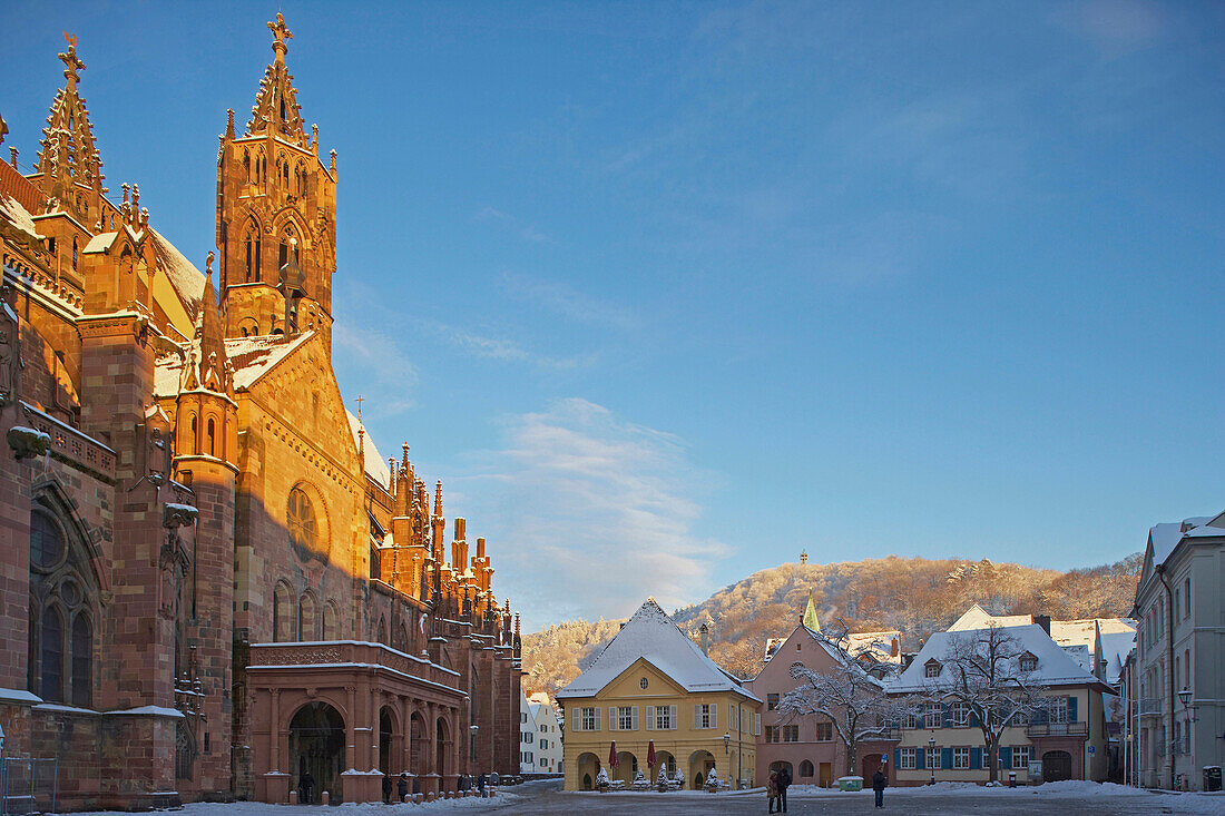 Münsterplatz mit Münster Unserer Lieben Frau und Alte Wache, Freiburg, Abend, Schnee, Breisgau, Schwarzwald, Baden-Württemberg, Deutschland, Europa