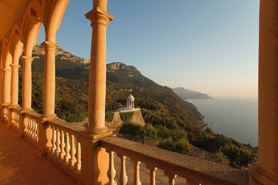 Blick auf Küstenlandschaft vom Landsitz Son Marroig, Tramuntana Gebirge, Mallorca, Balearen, Spanien, Europa