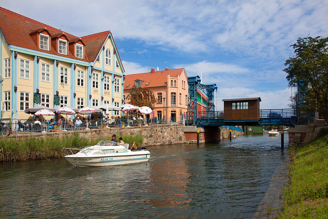 Motorboat at the lift bridge, Plau, Plau lake, Mueritz-Elde-canal, Mecklenburg lake district, Mecklenburg Western-Pomerania, Germany, Europe