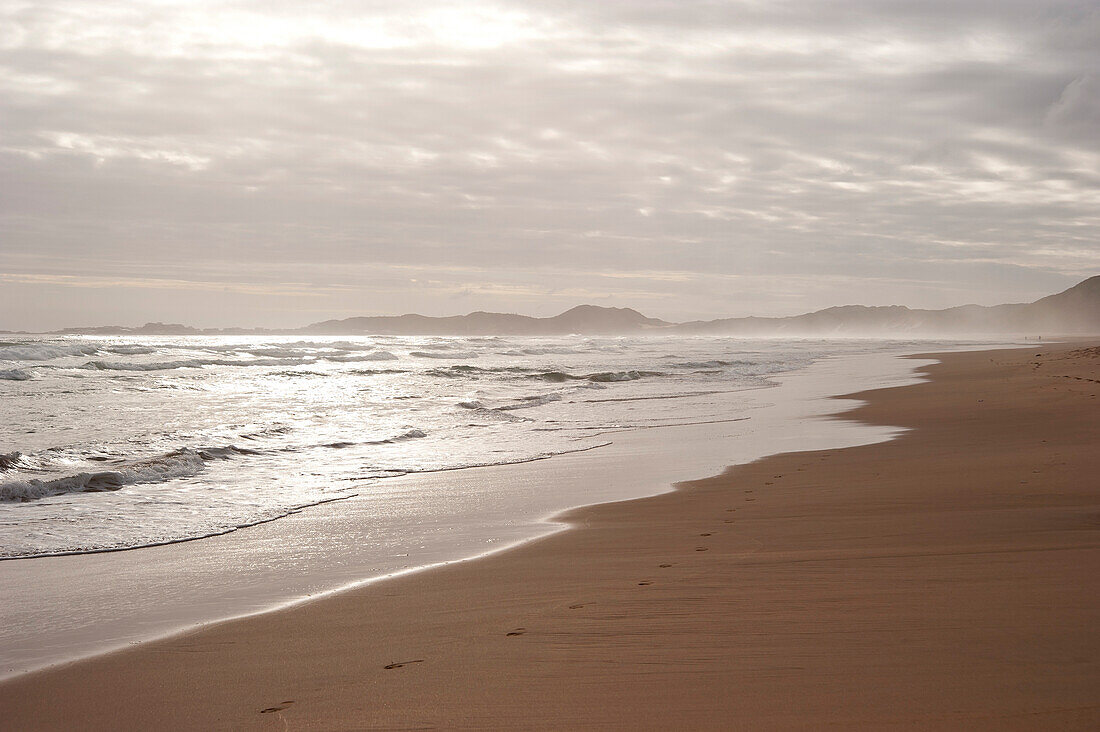 Strand unter Wolkenhimmel, Brenton on Rocks, Garden Route, South Africa, Afrika