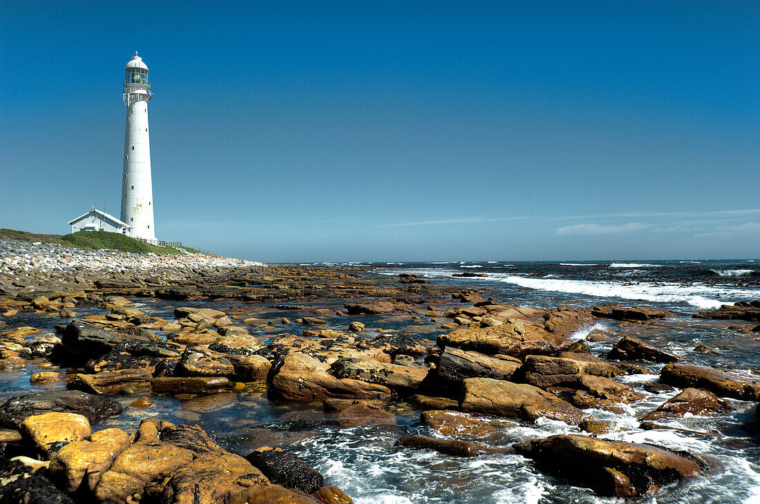 Leuchtturm am Meer, Kommetje, Cape Peninsula, Kapstadt, Südafrika, Afrika