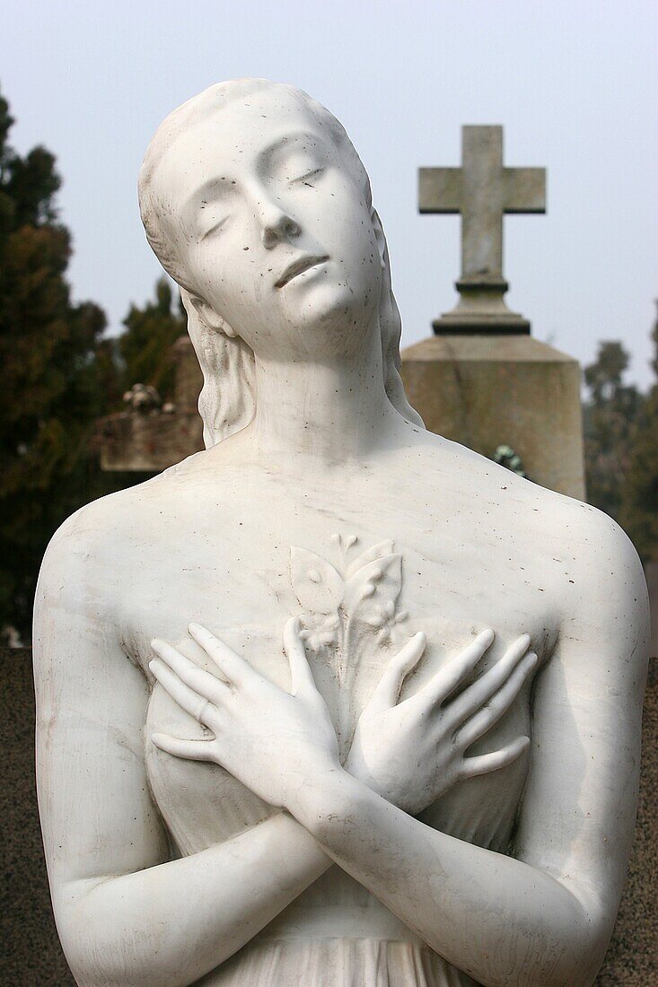 Italia, Lombardie, Milan, Milano monumental cemetery  : widow