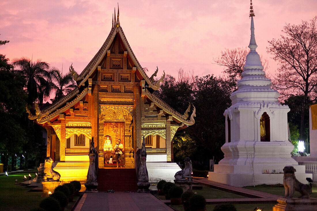 Buddhist temple Wat Phra Sing and Lai Khan chapel at dusk, Chiang Mai, Thailand, Asia