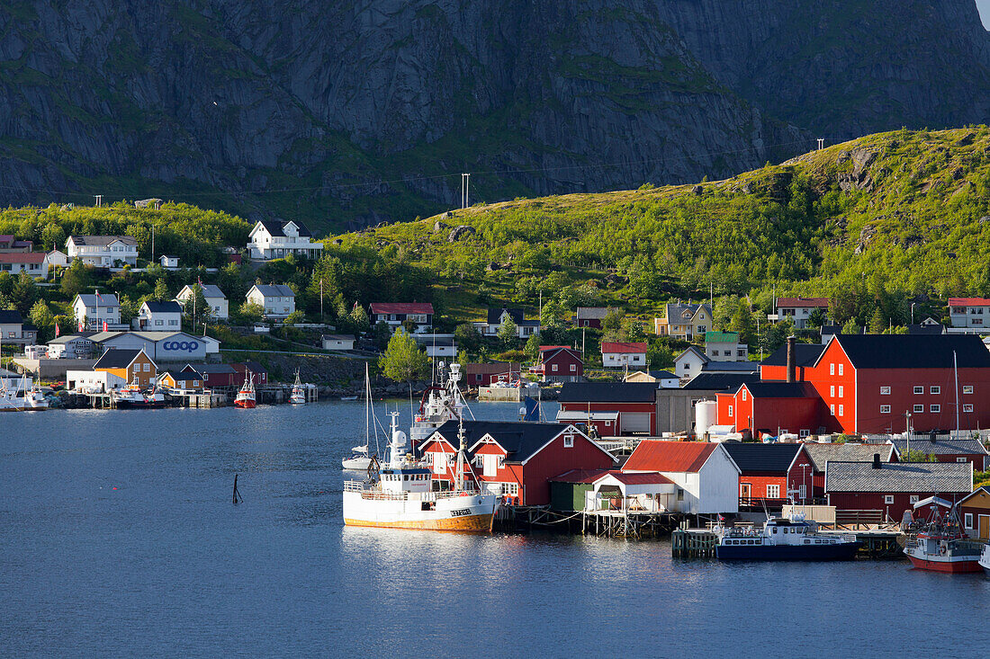 Fishing village of Hamnoya, Reinefjorden, Reine, Moskenesoya, Lofoten, Nordland, Norway