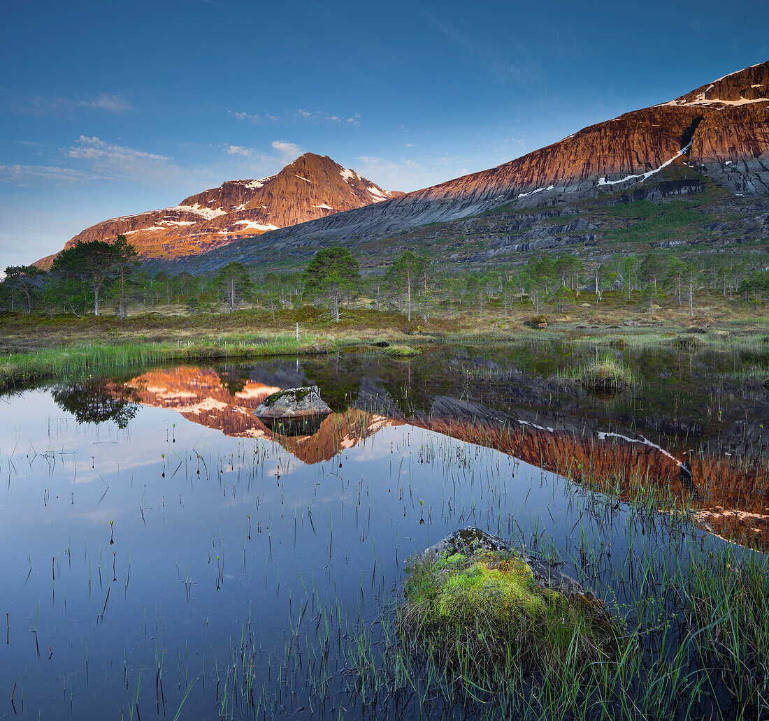 Mountain reflection in lake Sandholmvatnet, Kobbenestinden mountain in the background, near Skjellneset, Forsahavet, Ballangen, Nordland, Norway