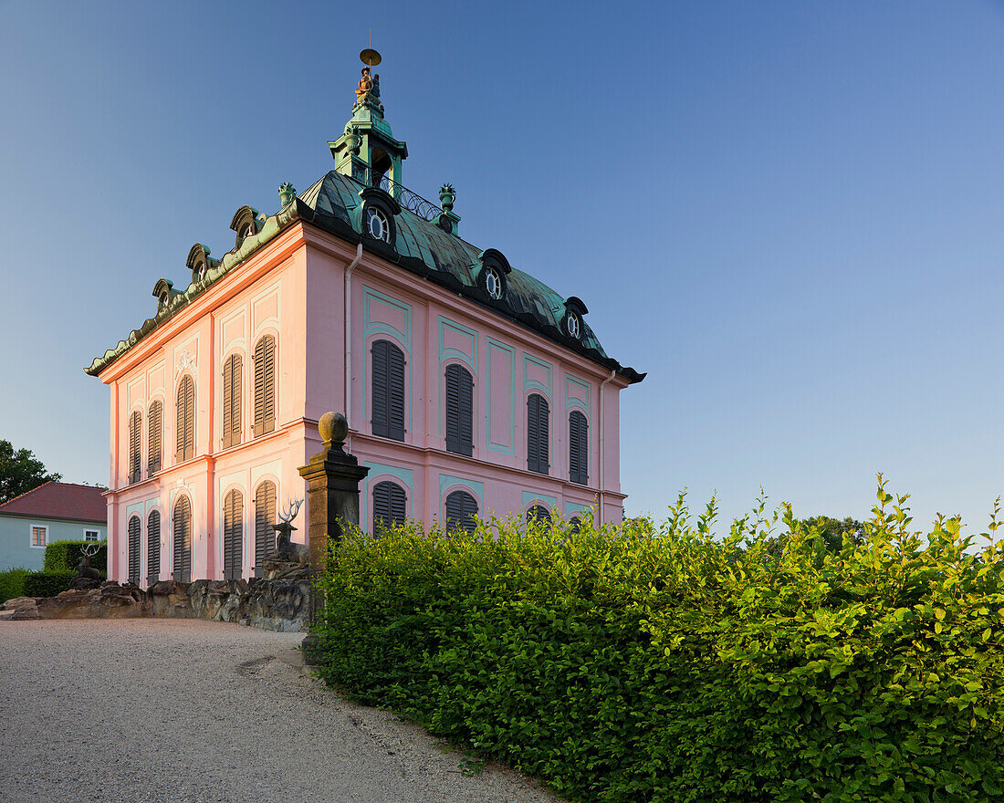 Fassade des Fasanenschlösschen im Schlosspark von Schloss Moritzburg, Moritzburg, Dresden, Sachsen, Deutschland