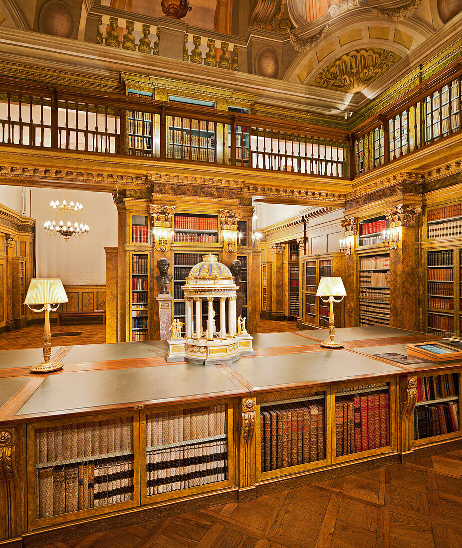 Menschenleere Bibliothek im Palais Liechtenstein, 9. Bezirk, Alsergrund, Wien, Österreich, Europa