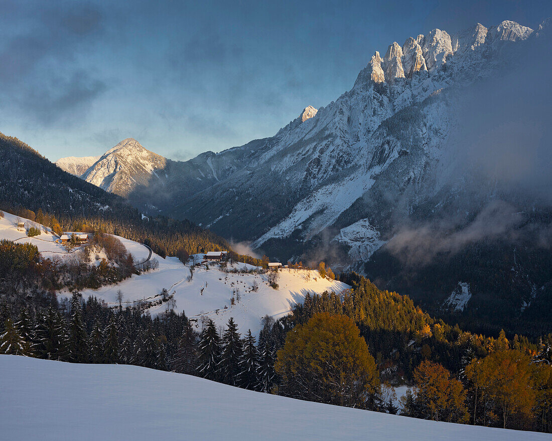 Blick auf Pustertal, Bannberg und Spitzkofel bei Sonnenuntergang, Lienzer Dolomiten, Tirol, Österreich, Europa