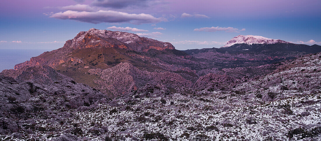 Schnee in den Bergen am Abend, Puig Roig, Coll de Cals Reis, Serra de Tramuntana, Mallorca, Spanien, Europa