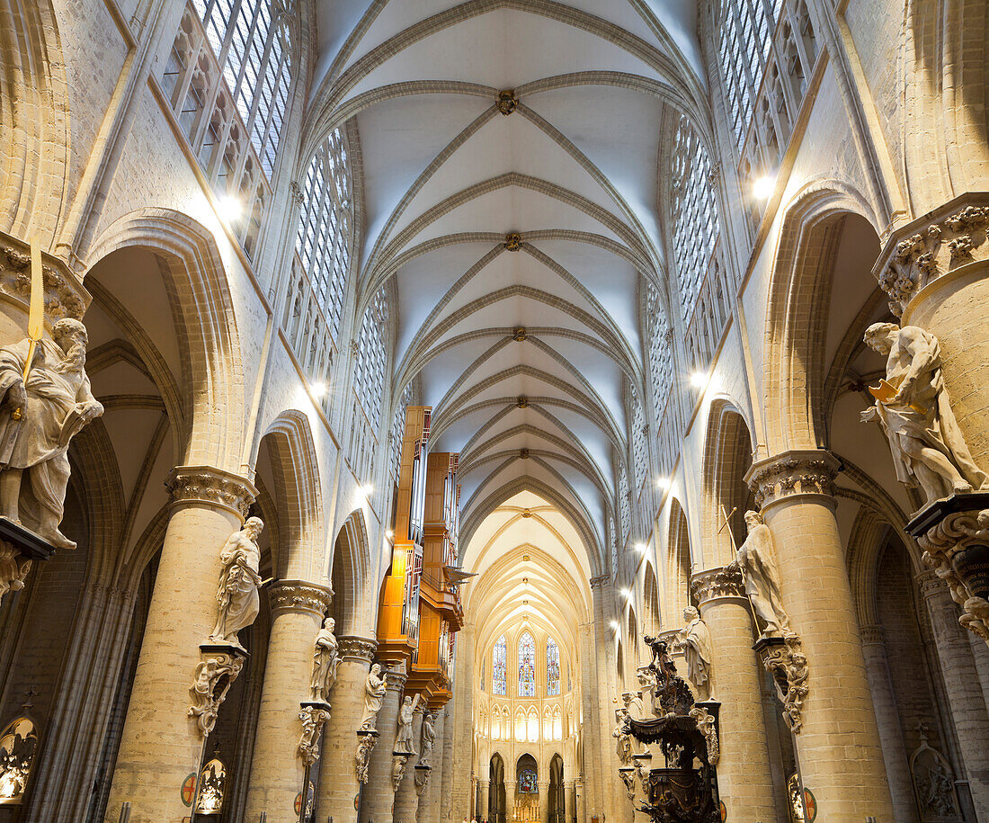 Central aisle and arched roof of the cathedral Saint Michel at Gudule, Brussels, Belgium, Europe