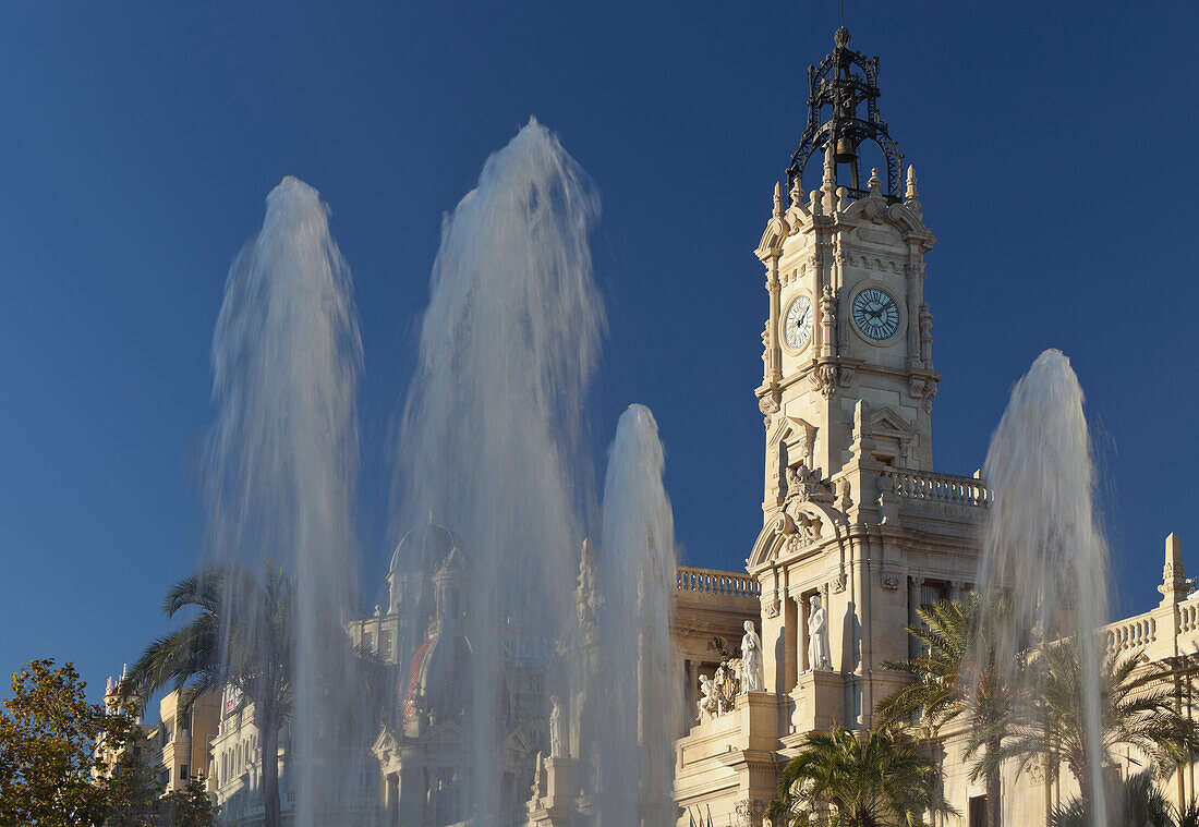 Fountain in front of town hall, Place de l'Ajuntament, Valencia, Spain, Europe