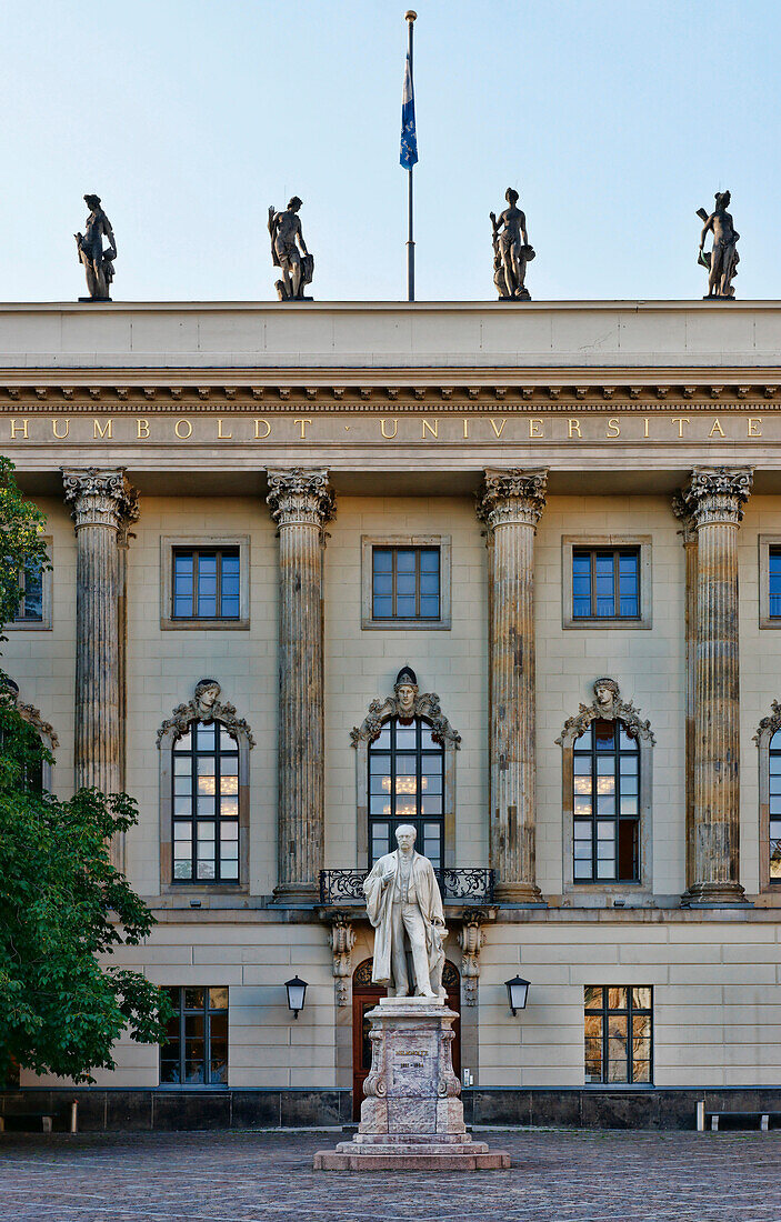 Helmholtz statue, Humboldt University, Unter den Linden, Berlin Mitte, Berlin, Germany