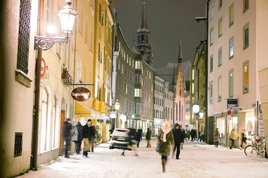 Fresh snow in the old part of Munich in the evening, Burgstrasse, Munich, Bavaria, Germany