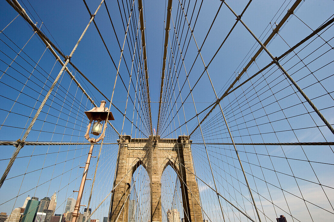 Brooklyn Bridge im Sonnenlicht, Manhattan, New York, USA, Amerika