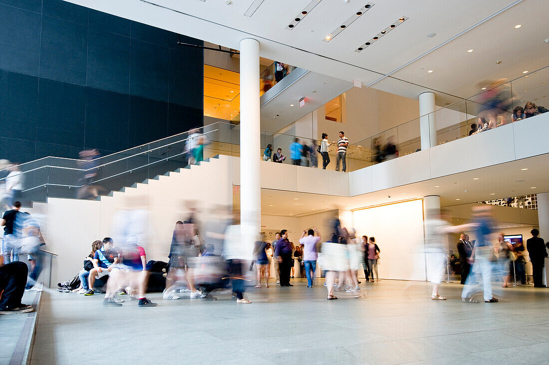Besucher im Museum of Modern Art, Manhattan, New York City, New York, USA
