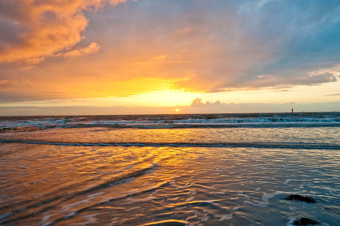 Sonnenuntergang über der Nordsee, Norderney, Ostfriesischen Inseln, Niedersachsen, Deutschland