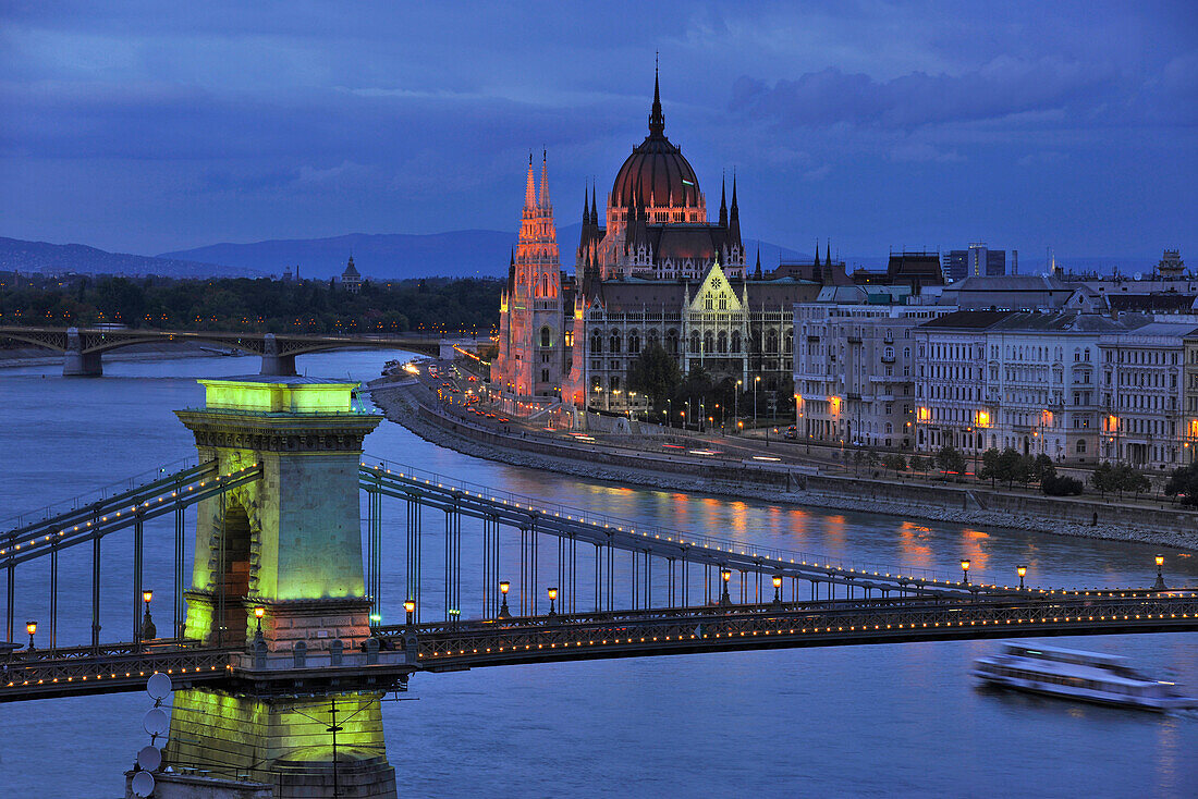 Danube river, House of Parliament and Chain Bridge in the evening, Budapest, Hungary, Europe