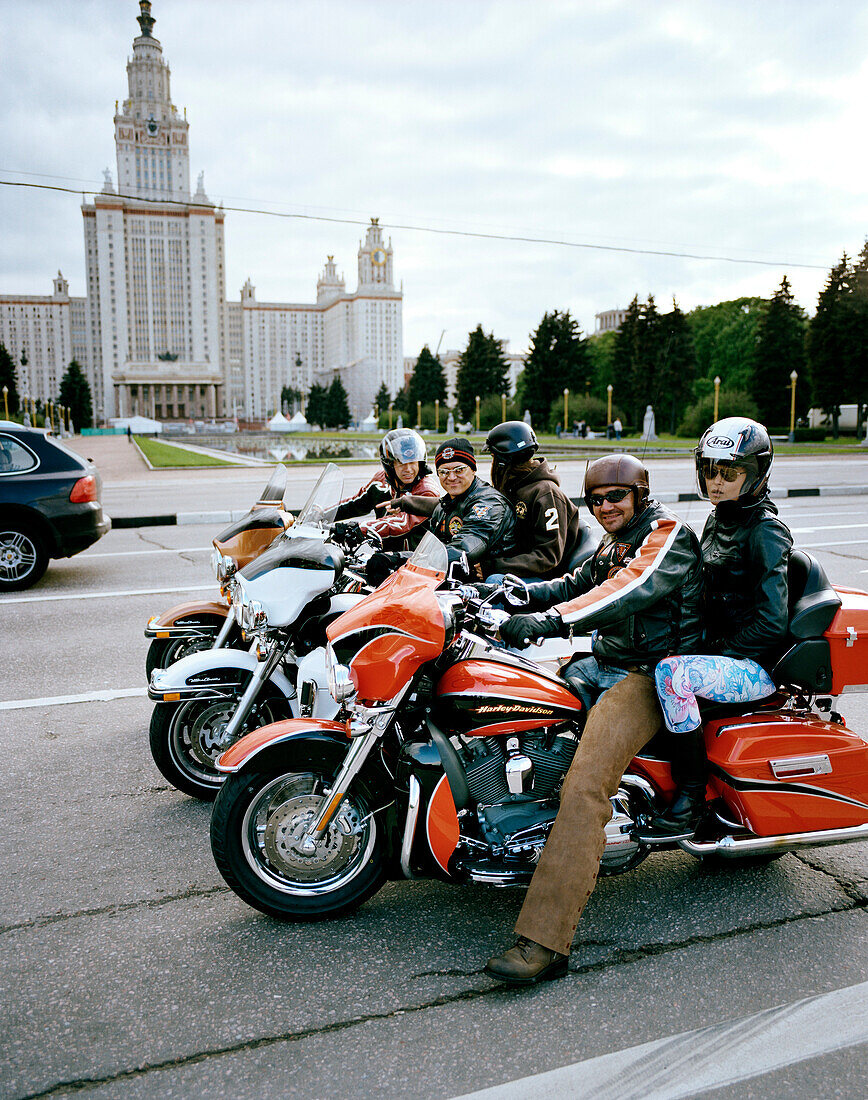 Harleyfahrer vor Lomonossow Universität, Baujahr 1949, Sperlingsberge, Moskau, Russische Föderation, Russland, Europa
