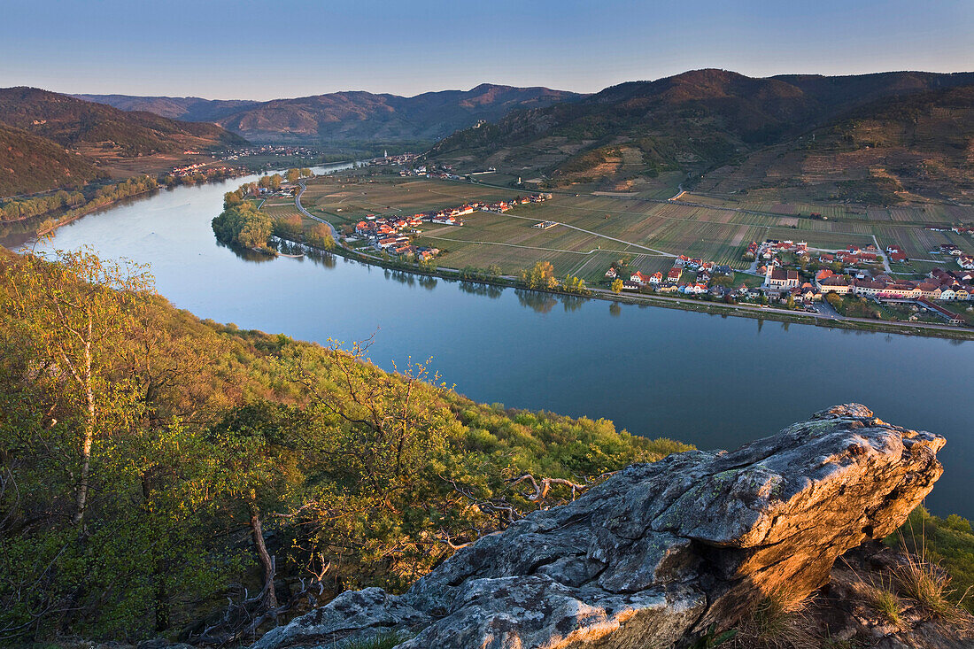 Blick von der Starhembergwarte über die Donau, Unterloiben, Oberloiben, Dürnstein, Rossatz, Rossatzbach, Wachau, Niederösterreich, Österreich, Europa